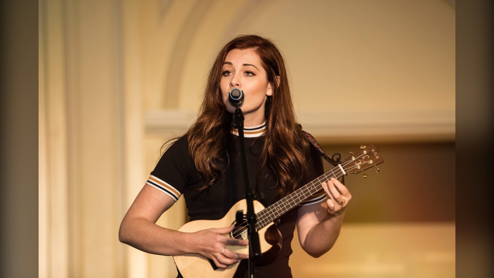 Mandy Harvey singing with a ukulele