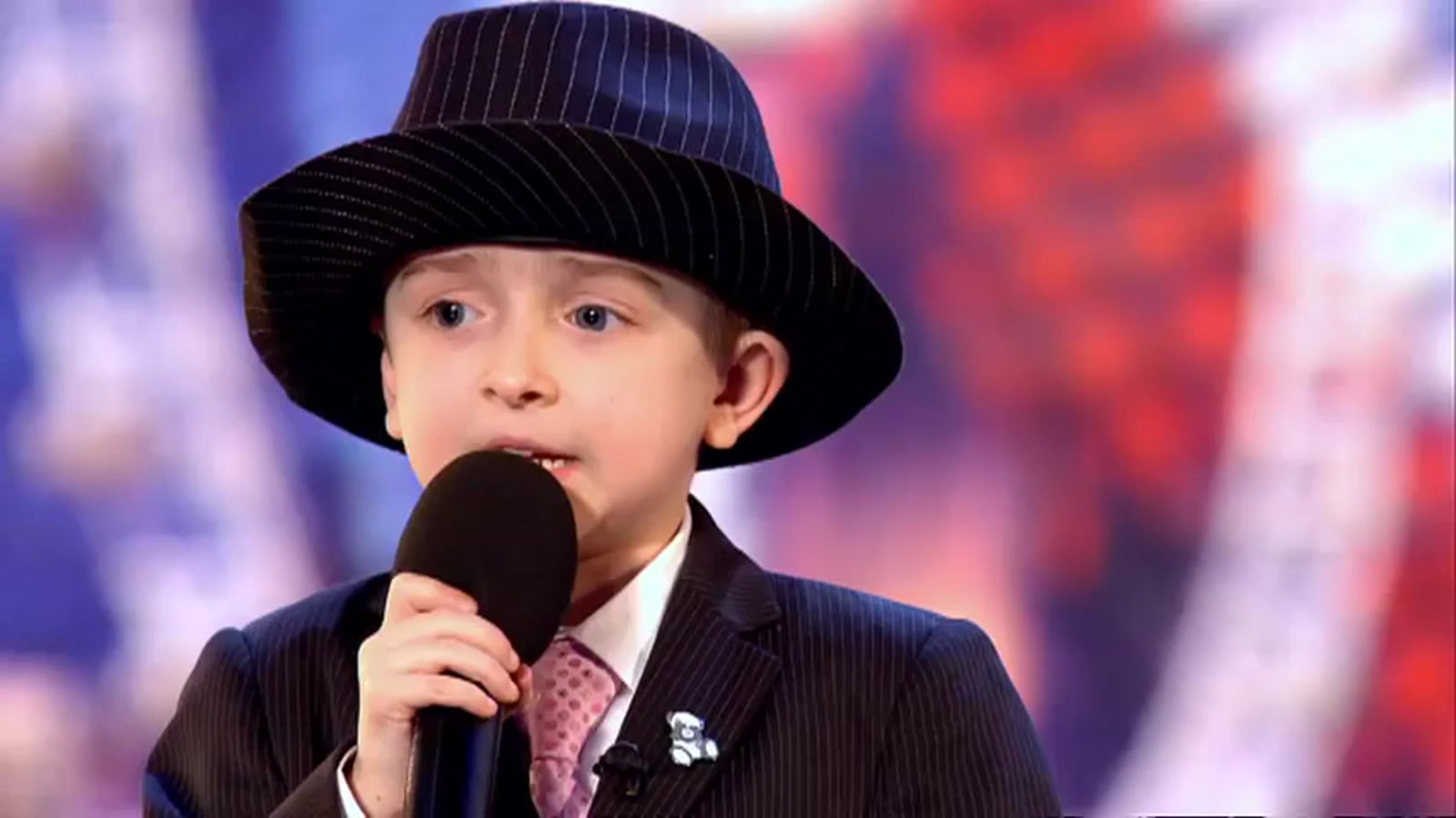 7-Year-Old Robbie Tried to Set Up His Auntie With Louis, Then Sang My Way
